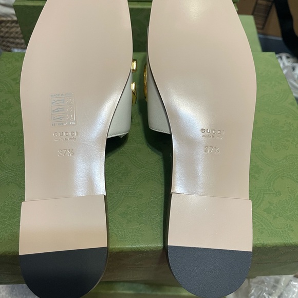 New Gucci white GG sandals - Picture 2 of 3